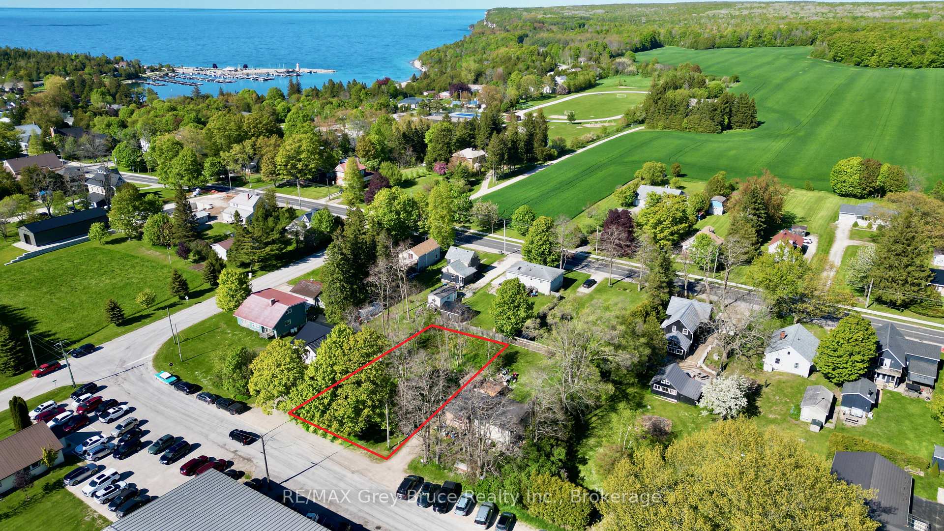 15 Tackabury Street, Northern Bruce Peninsula, ON N0H 1W0