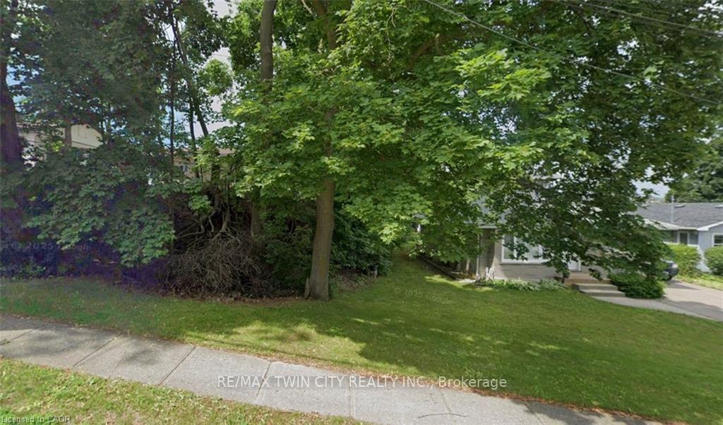 14 Weaver Street S, Cambridge, ON N3C 1V8