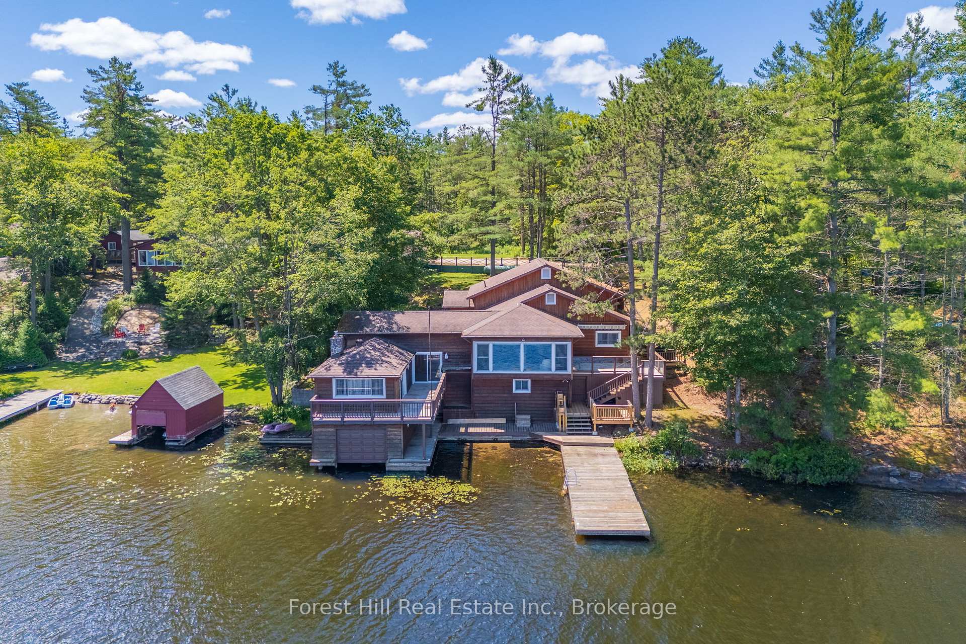 1062 Pine Lake Road, Gravenhurst, ON P1P 1R2
