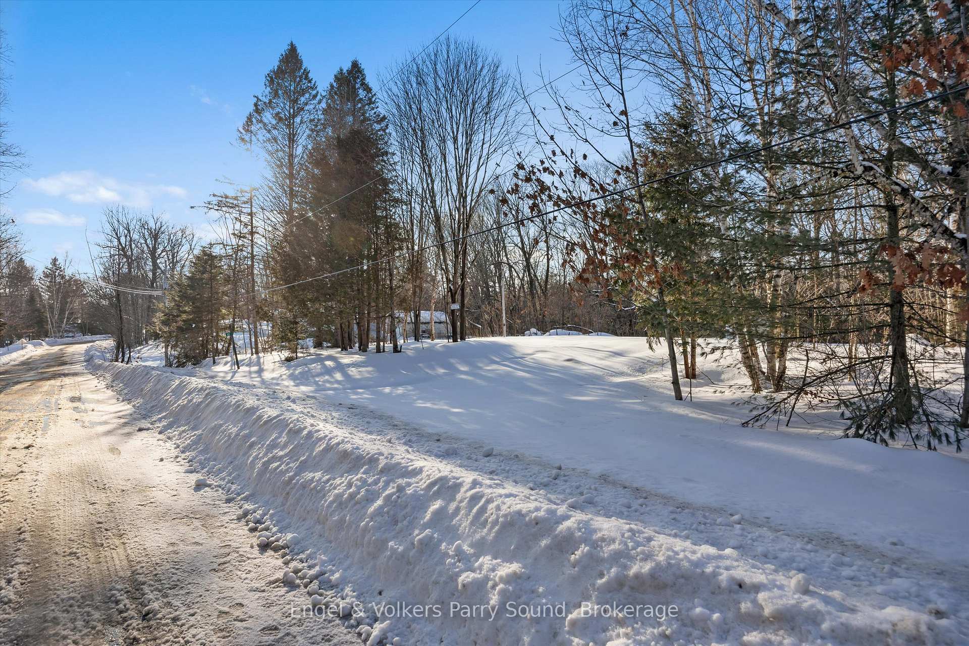 40 Miller Drive, McDougall, ON P2A 2W7