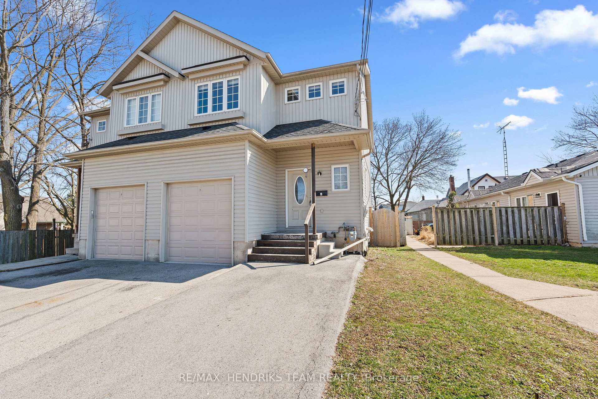 2 Townline Road E, Thorold, ON L2V 2C3