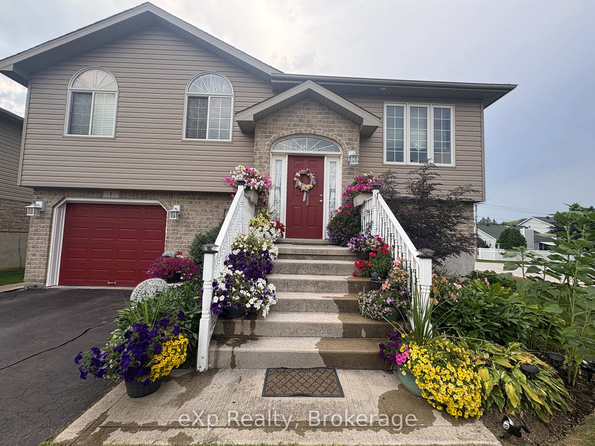 1 St.  Andrews Drive, Meaford, ON N4L 0A2