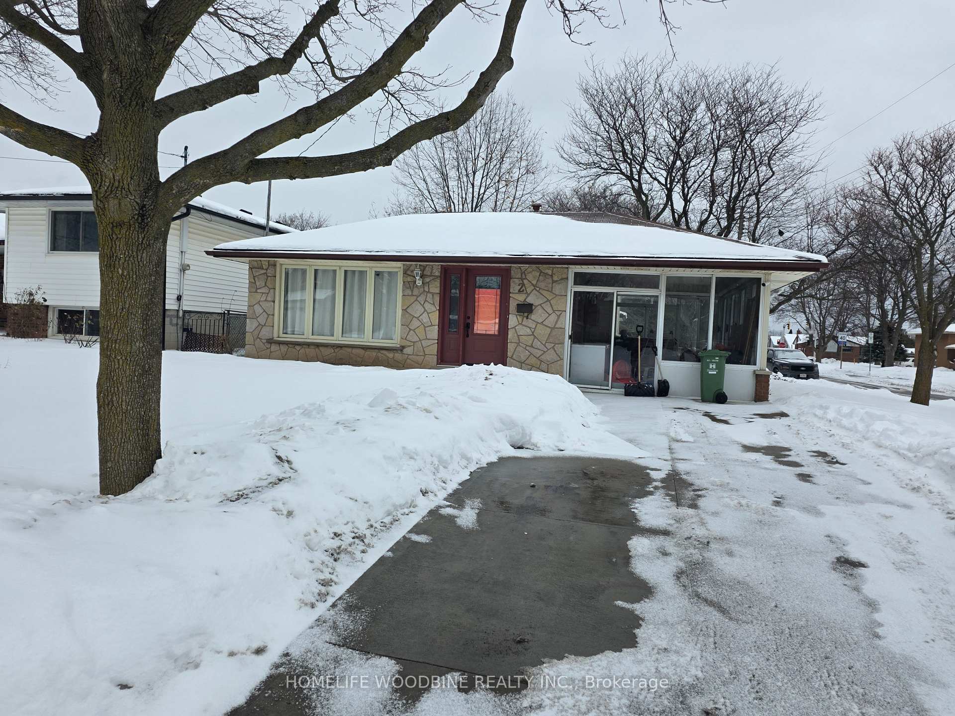 2 Rideau Crescent, Hamilton, ON L8T 2S9