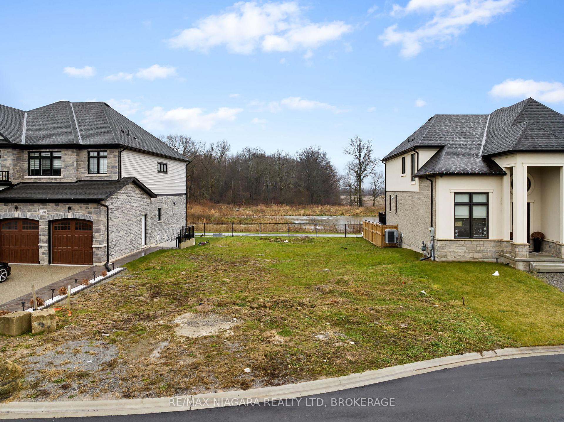 7521 Sherrilee Crescent, Niagara Falls, ON L2H 3T4