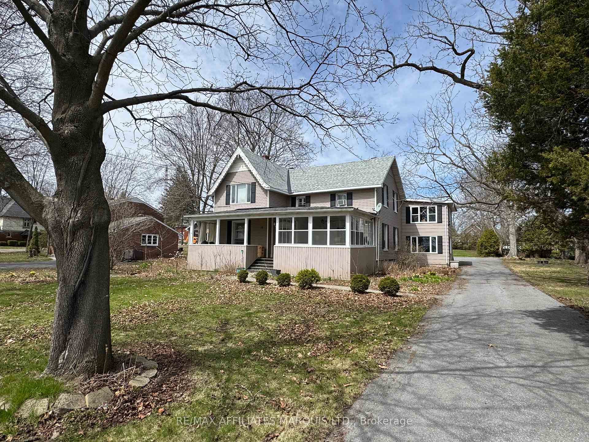 16 Lakeshore Drive, South Dundas, ON K0C 1X0