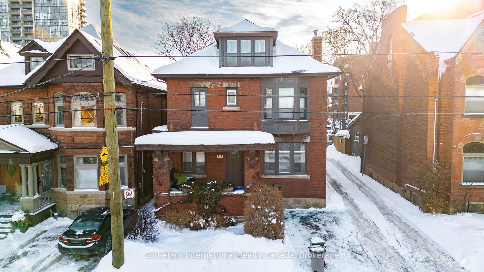 217 Caroline Street S, Hamilton, ON L8P 3L5