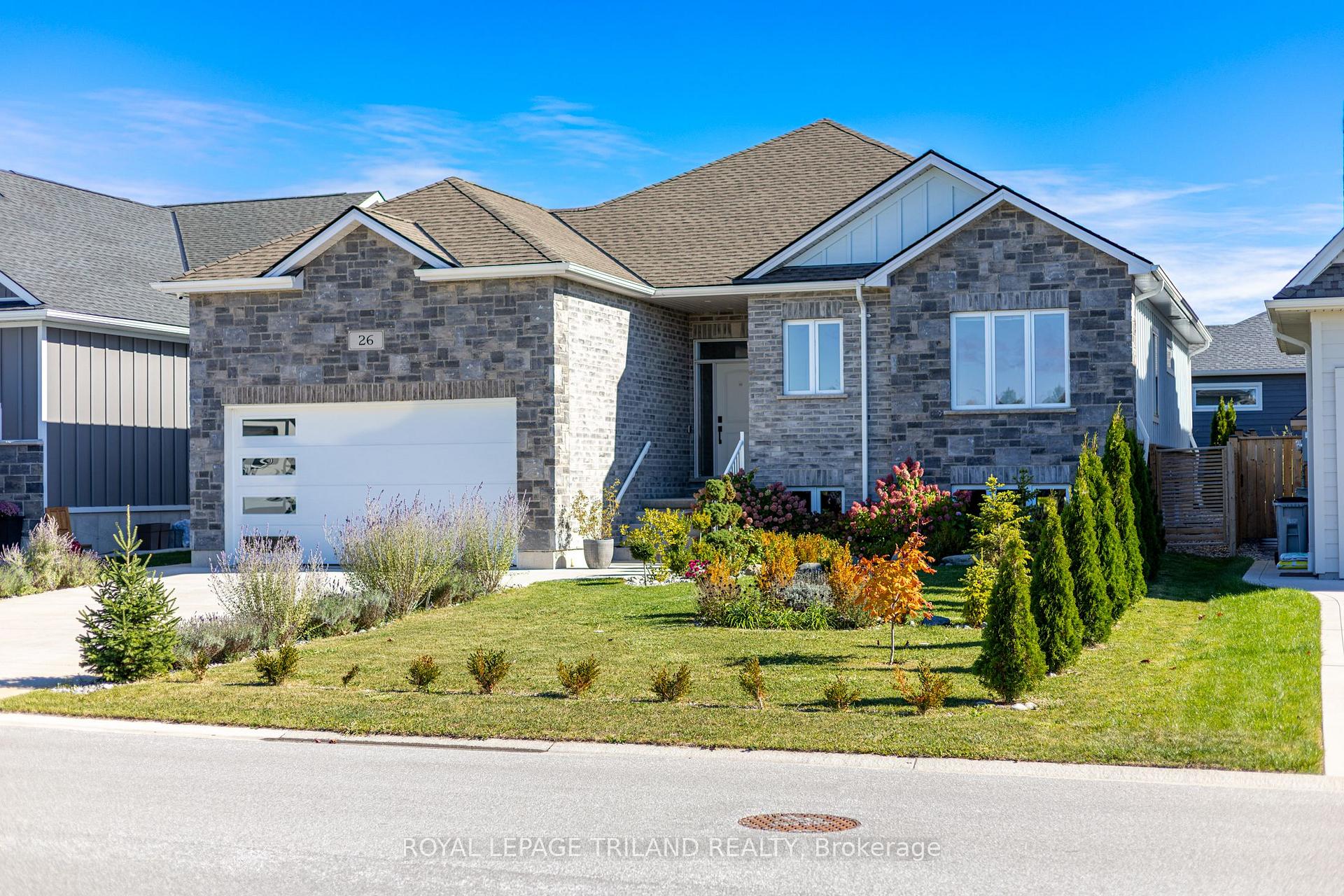 26 Tattersall Lane, Lambton Shores, ON N0M 1T0
