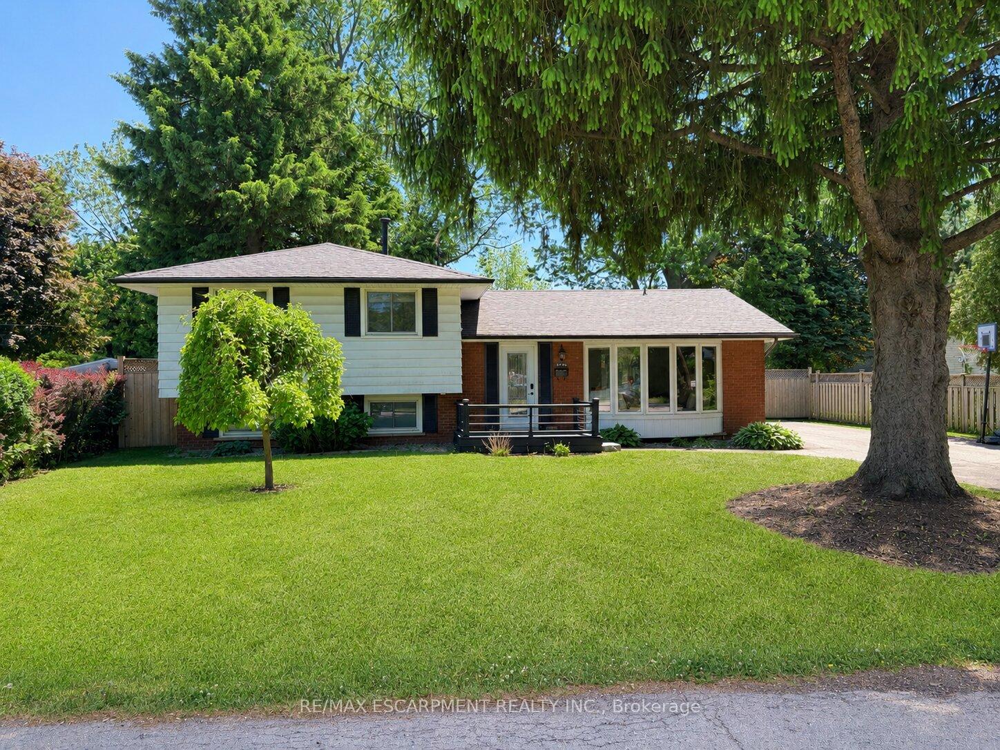 160 Council Crescent, Hamilton, ON L9G 1V1