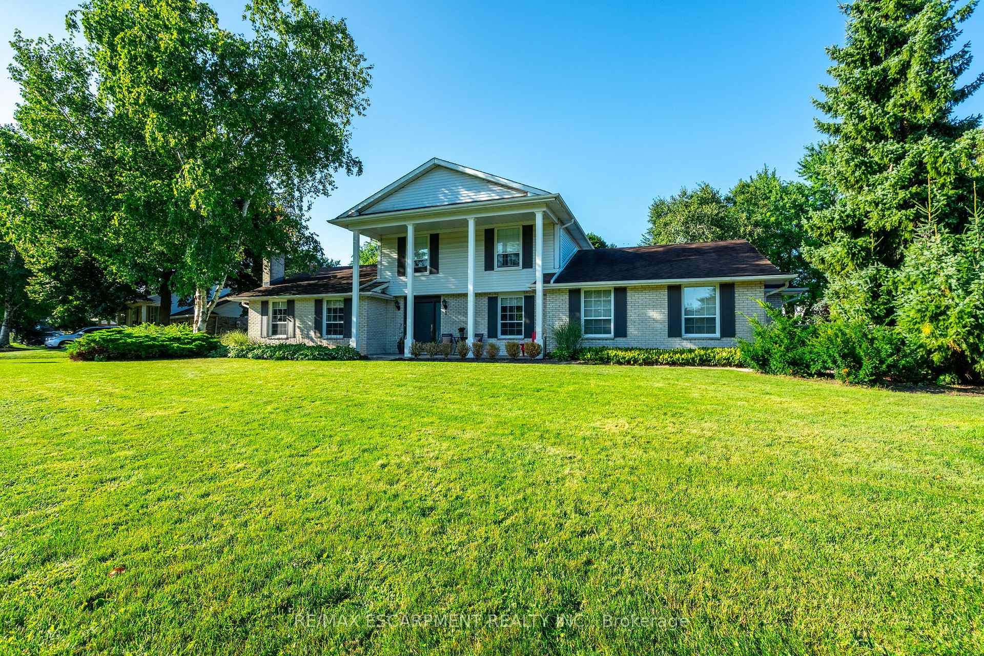 1 Acredale Drive, Hamilton, ON L0R 1H2