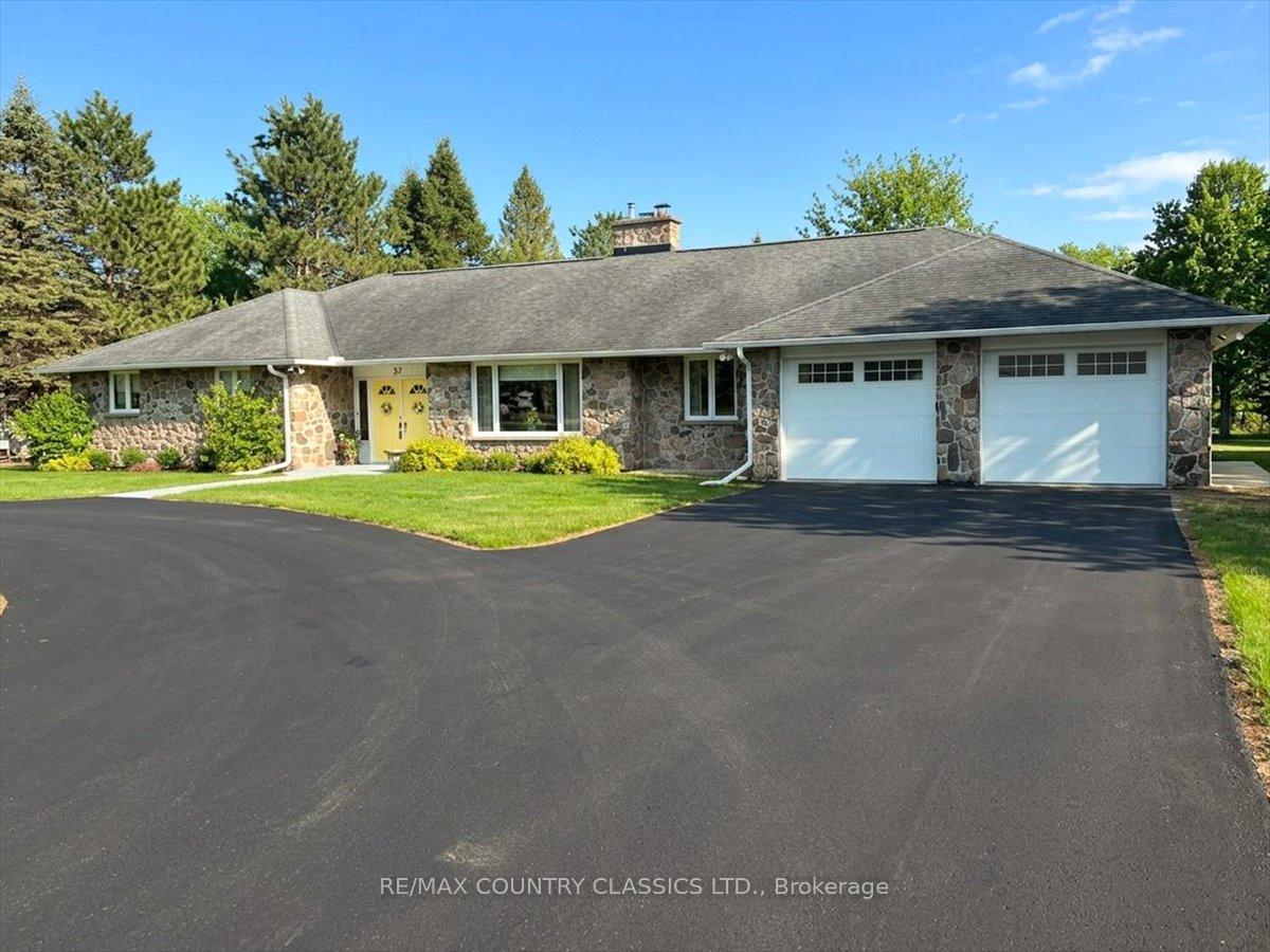 37 Golfview Drive, Bancroft, ON K0L 1C0