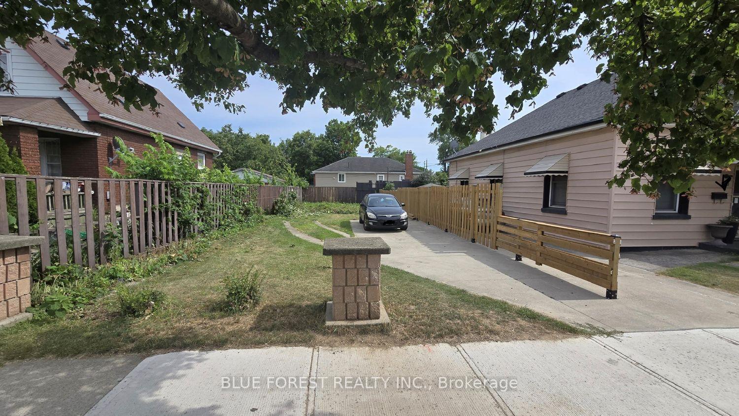 899 Trafalgar Street, London East, ON N5Z 1G1