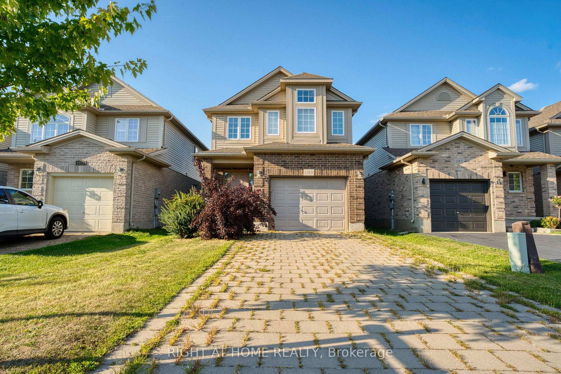 1189 SANDBAR Street, London North, ON N6G 5K2