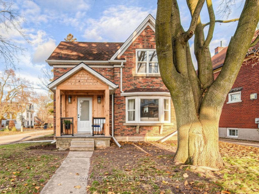 30 Dunbar Road S, Waterloo, ON N2L 2E3