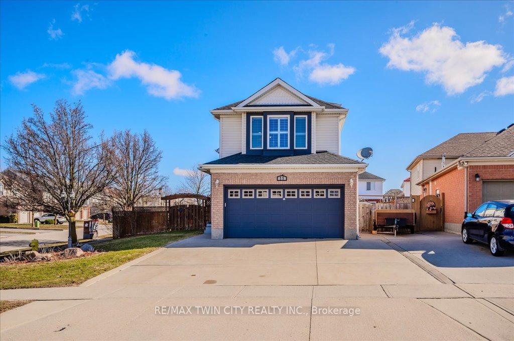 11 Acorn Way W, Cambridge, ON N1R 8M3