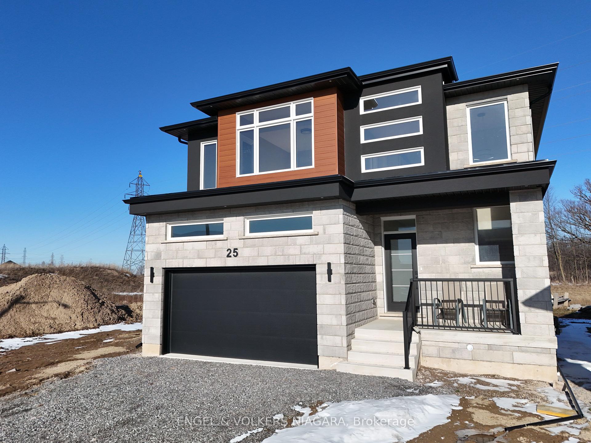 25 Elvira Way, Thorold, ON L2V 0M7