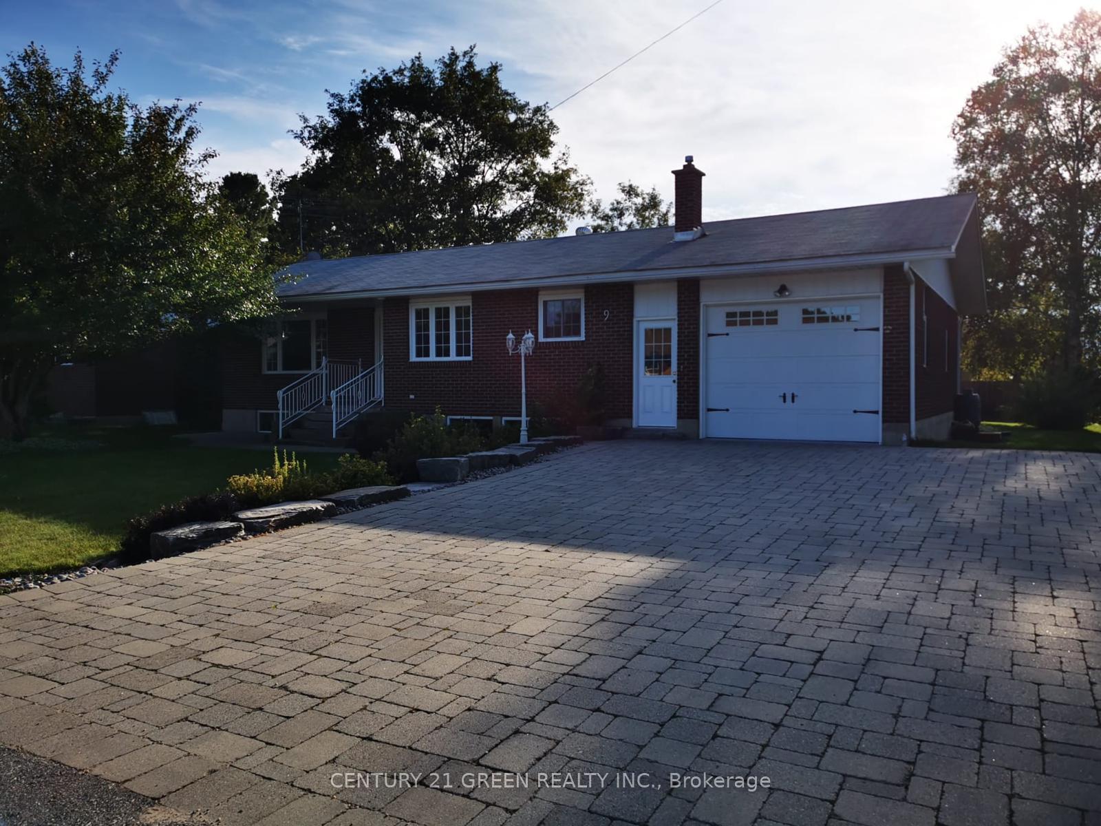 9 Fitz Avenue, South River, ON P0A 1X0