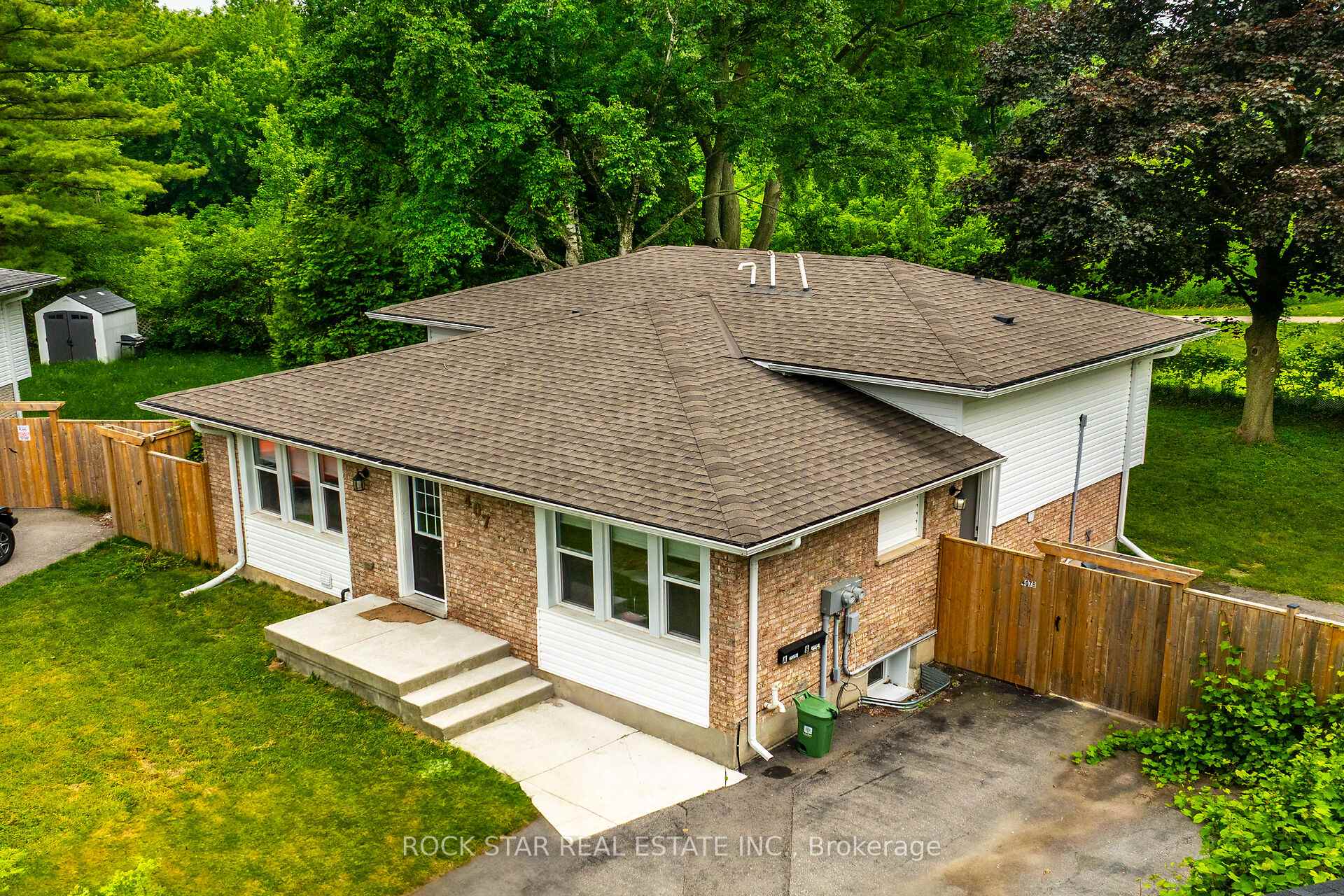 407 Castlegrove Place, London North, ON N6G 1L1