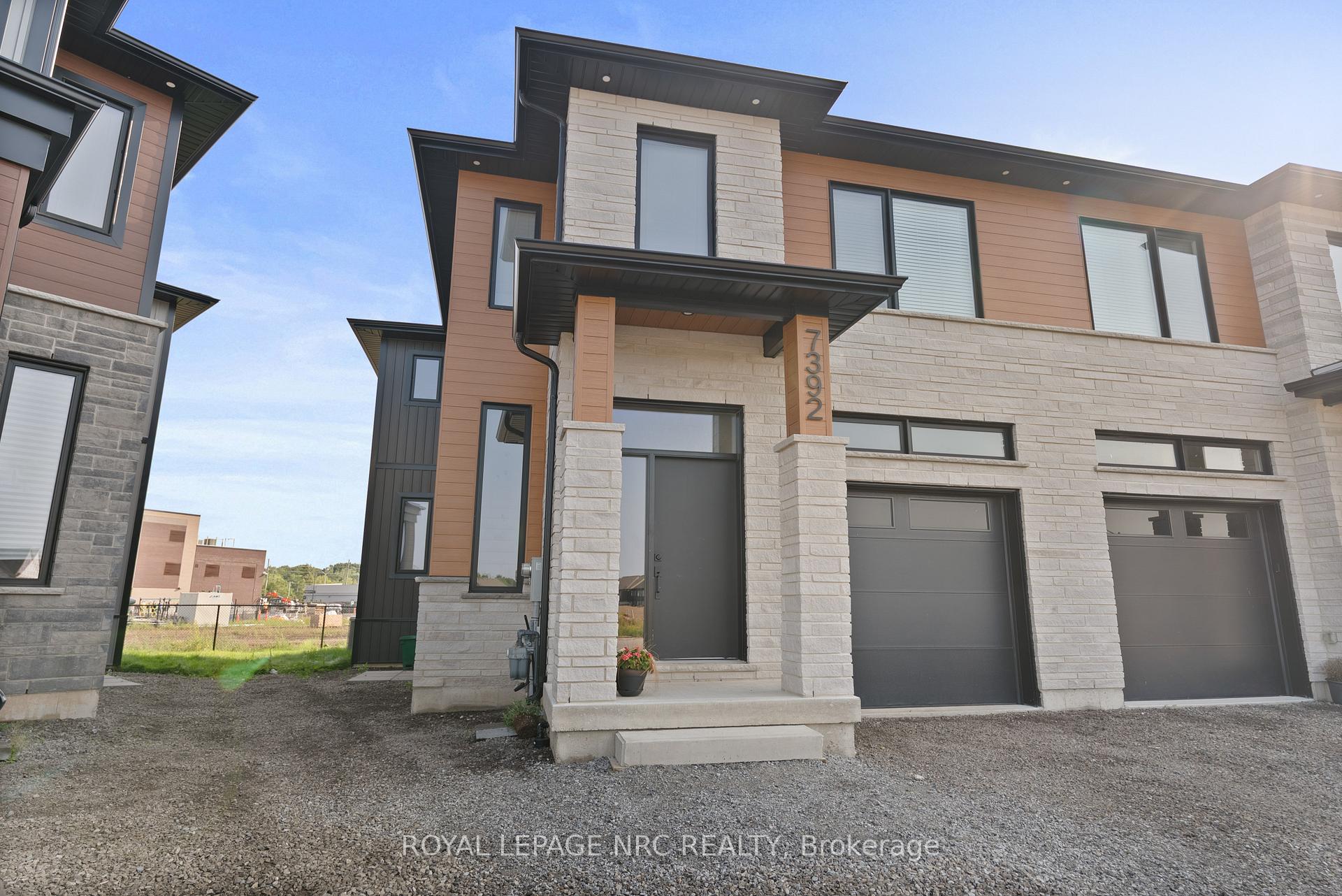 7392 Splendour Drive, Niagara Falls, ON L2H 3V8
