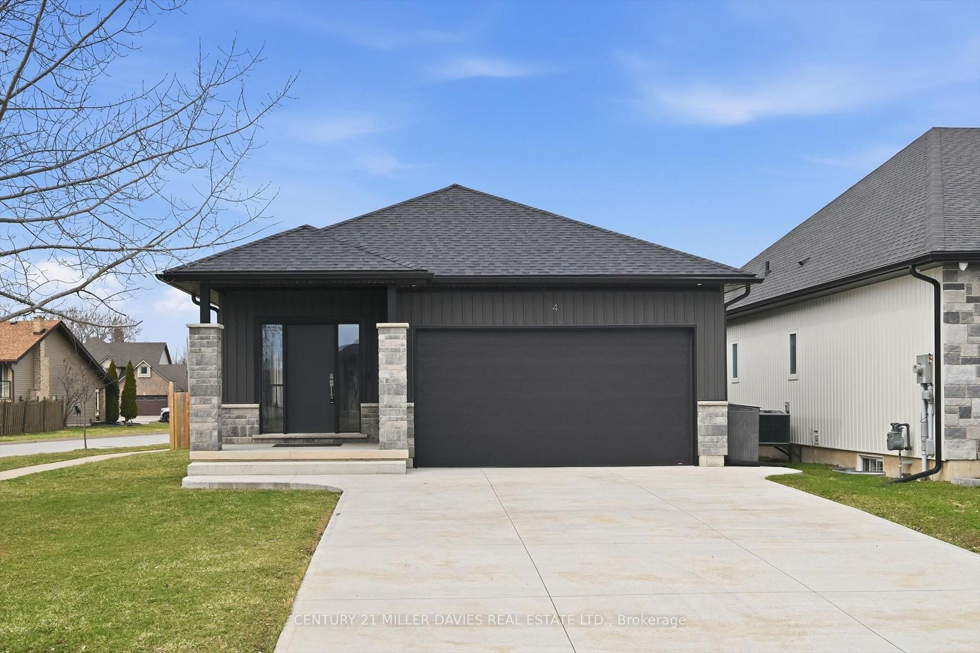 4 Harvard Court, Welland, ON L3B 6E7