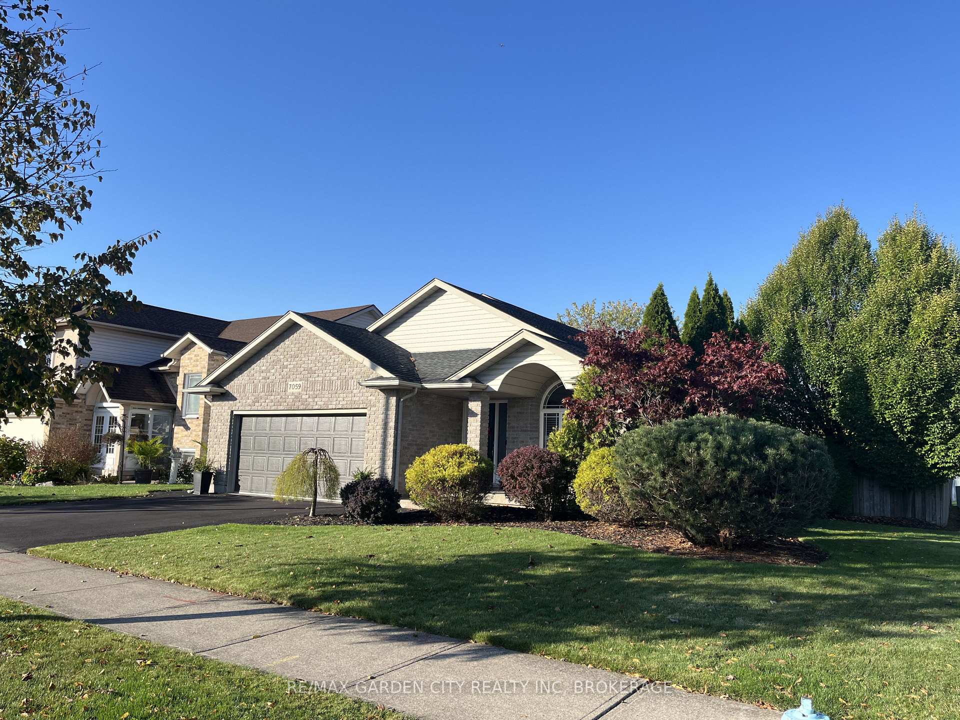 7059 Parkside Road, Niagara Falls, ON L2H 3L6
