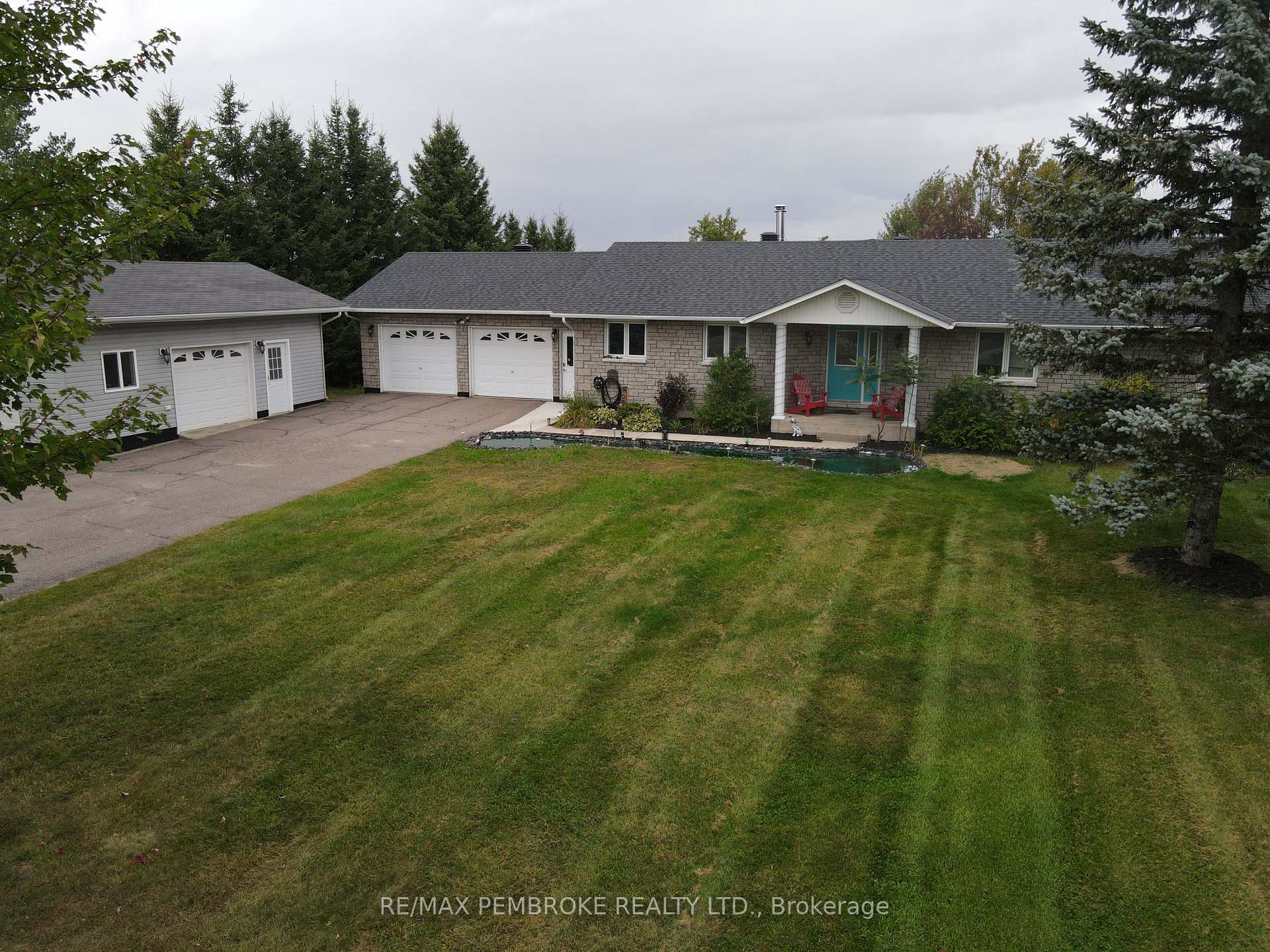 56 Robertson Drive, Whitewater Region, ON K0J 1C0
