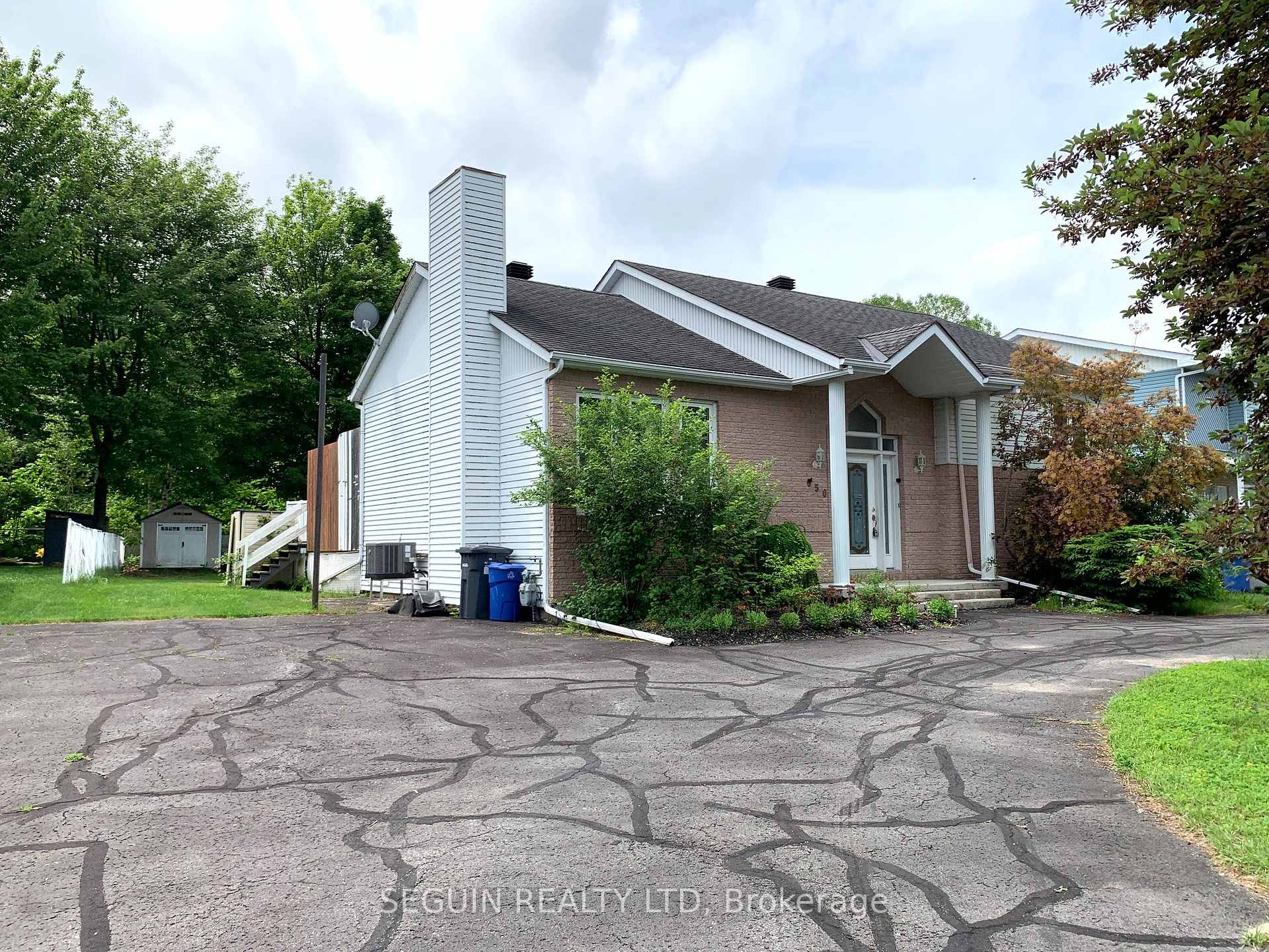 650 Berthiaume Street, Hawkesbury, ON K6A 3M1