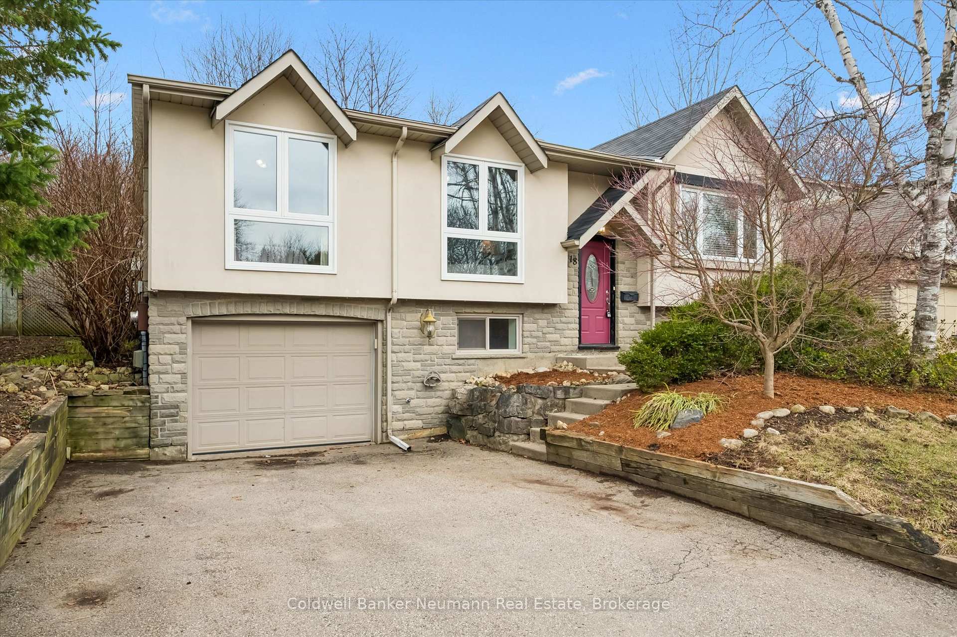 18 Gateway Drive, Guelph, ON N1H 6W8
