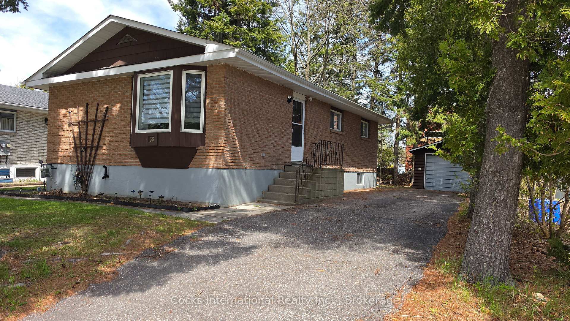 36 Susan Street W, Huntsville, ON P1H 1X2