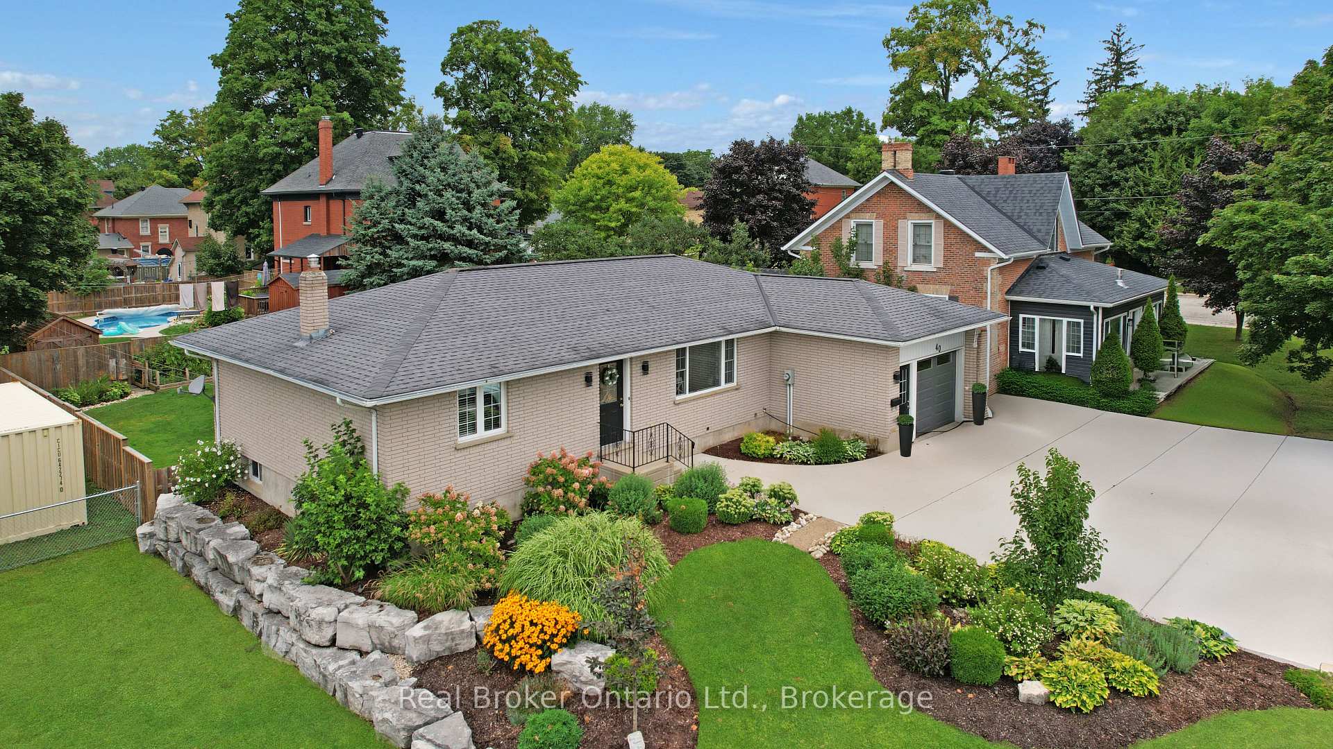 40 Arthur Street W, Minto, ON N0G 1Z0
