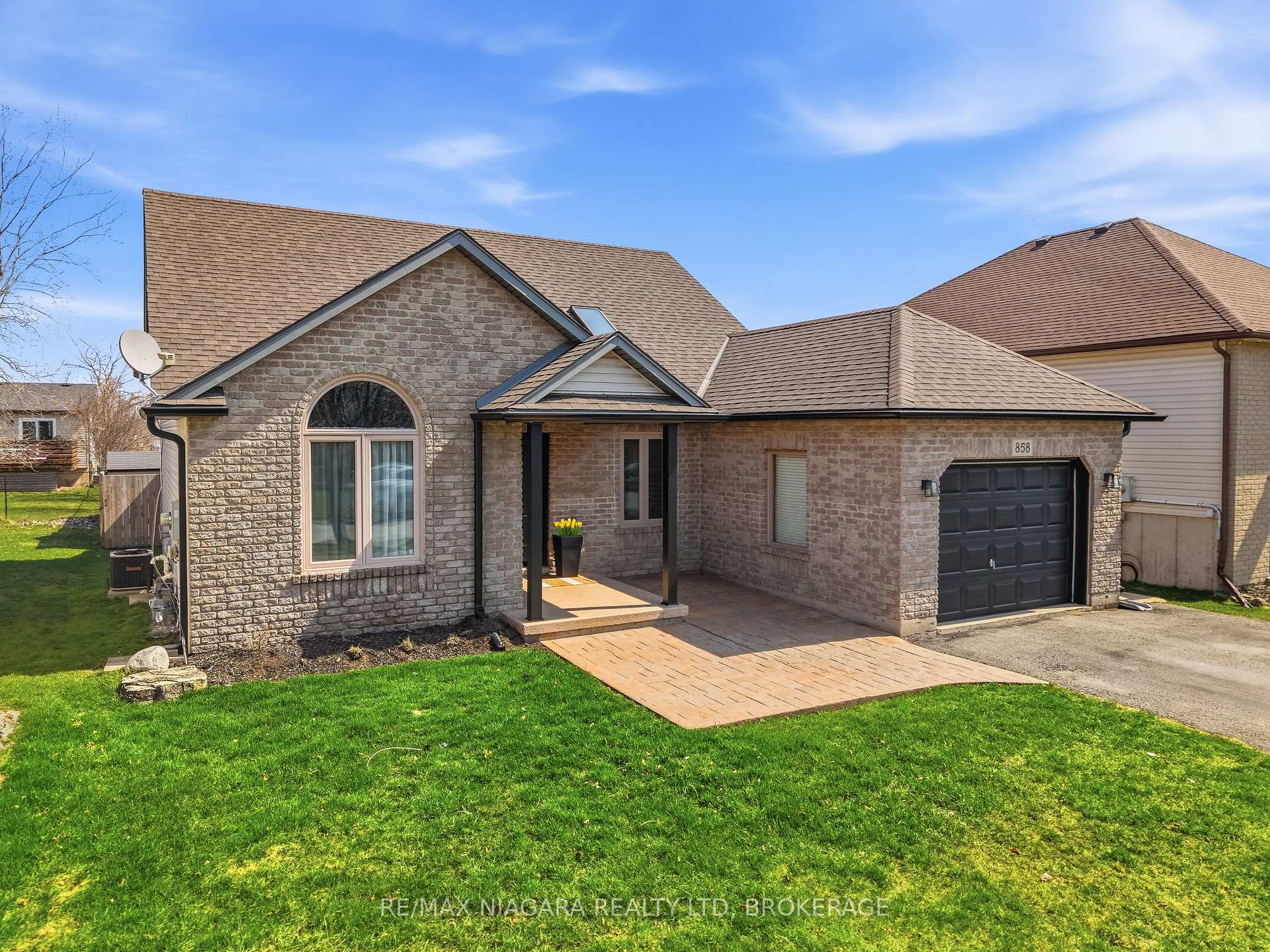 858 Canada Drive, Fort Erie, ON L2A 6E9