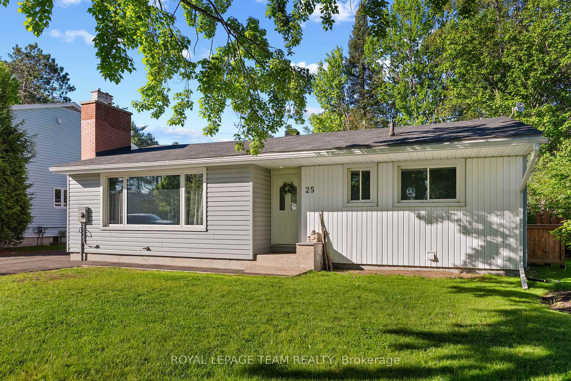 25 FRONTENAC Crescent, Deep River, ON K0J 1P0
