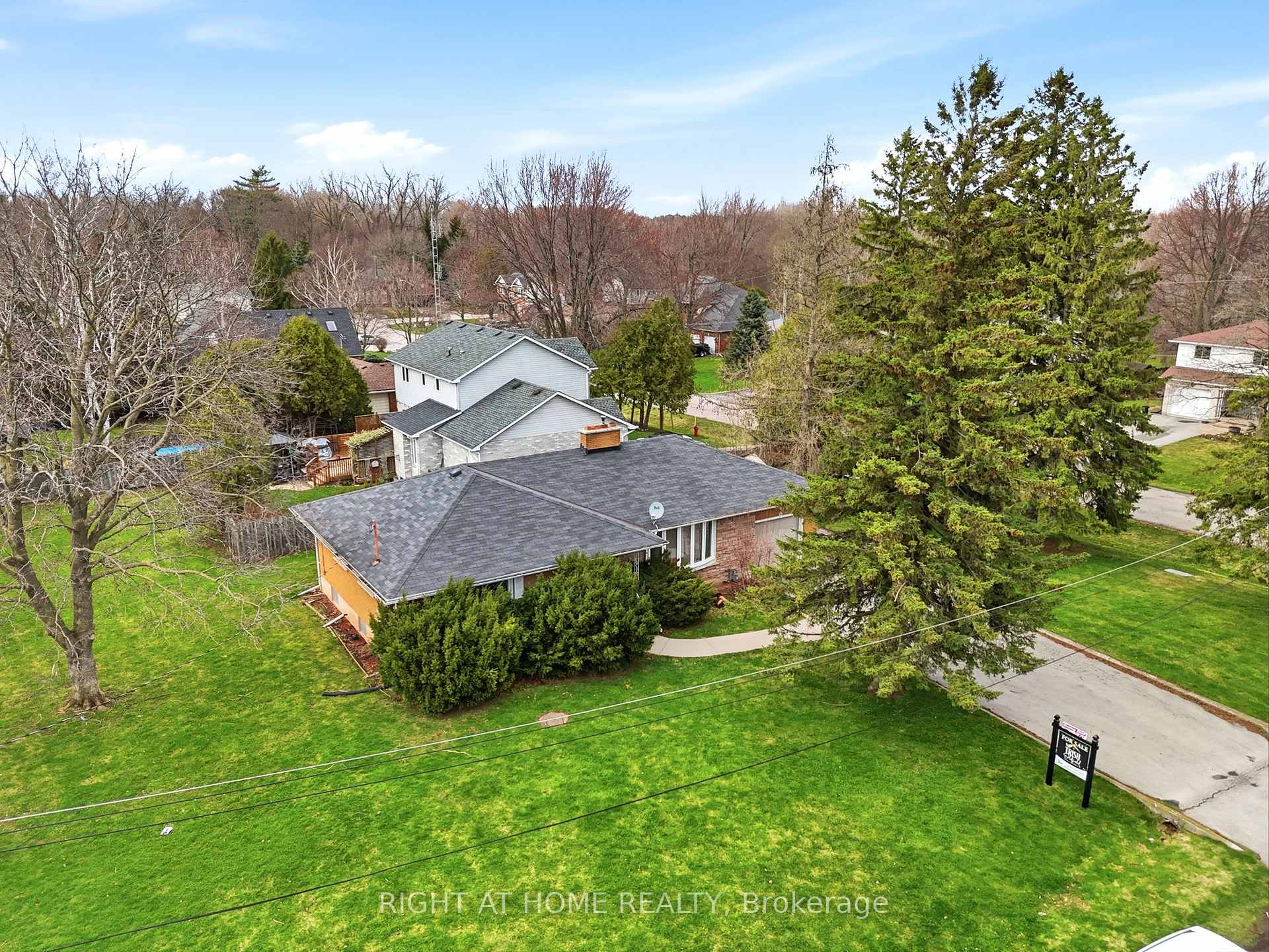 13 Westview Crescent, Hamilton, ON L8B 0E4