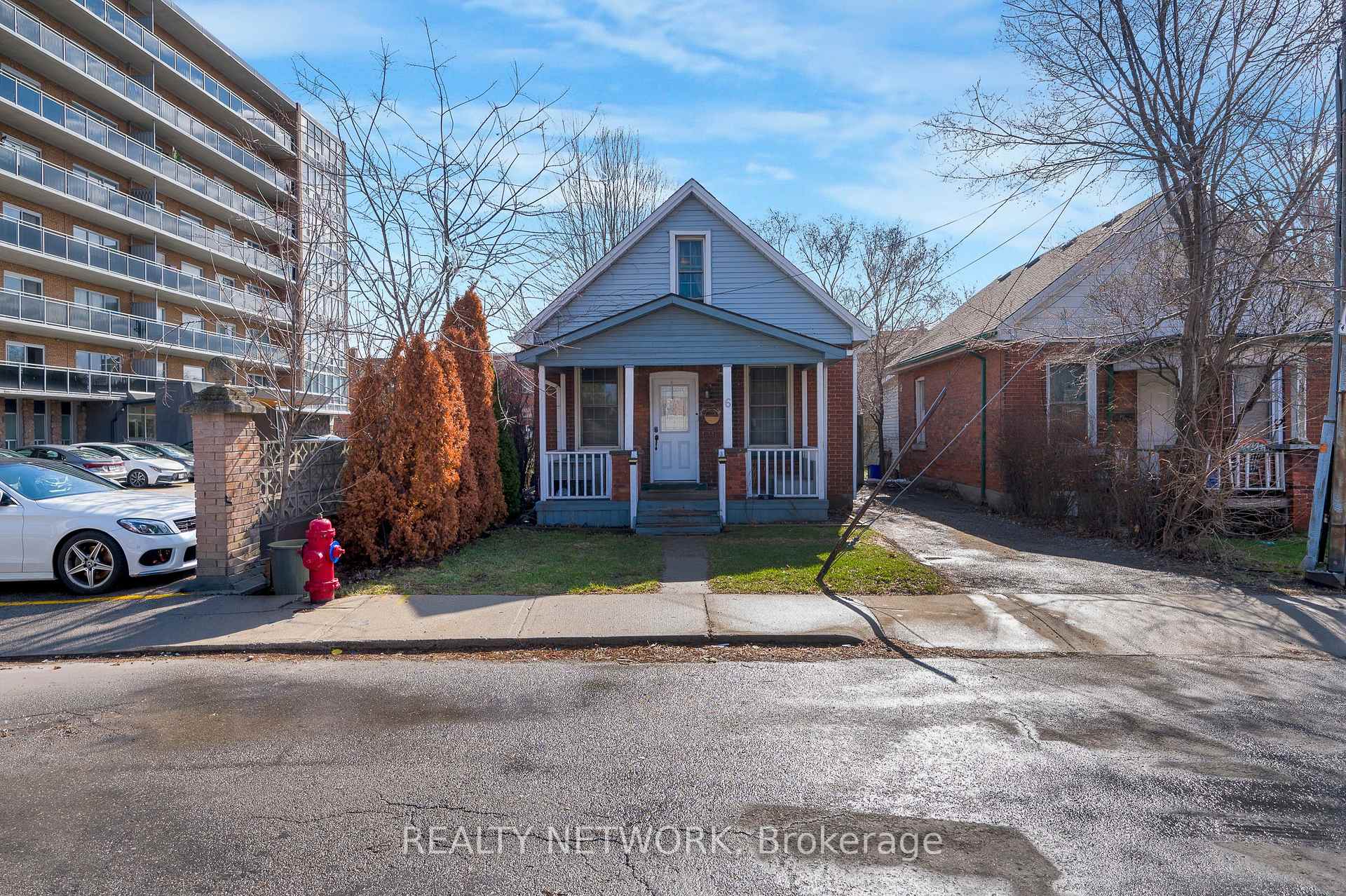 6 Ben Lomond Place, Hamilton, ON L8V 2S7