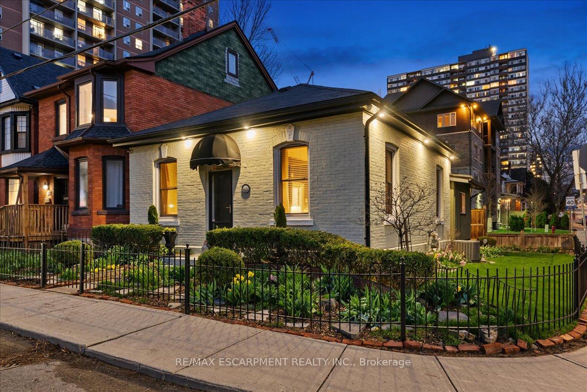139 Queen Street S, Hamilton, ON L8P 3S3