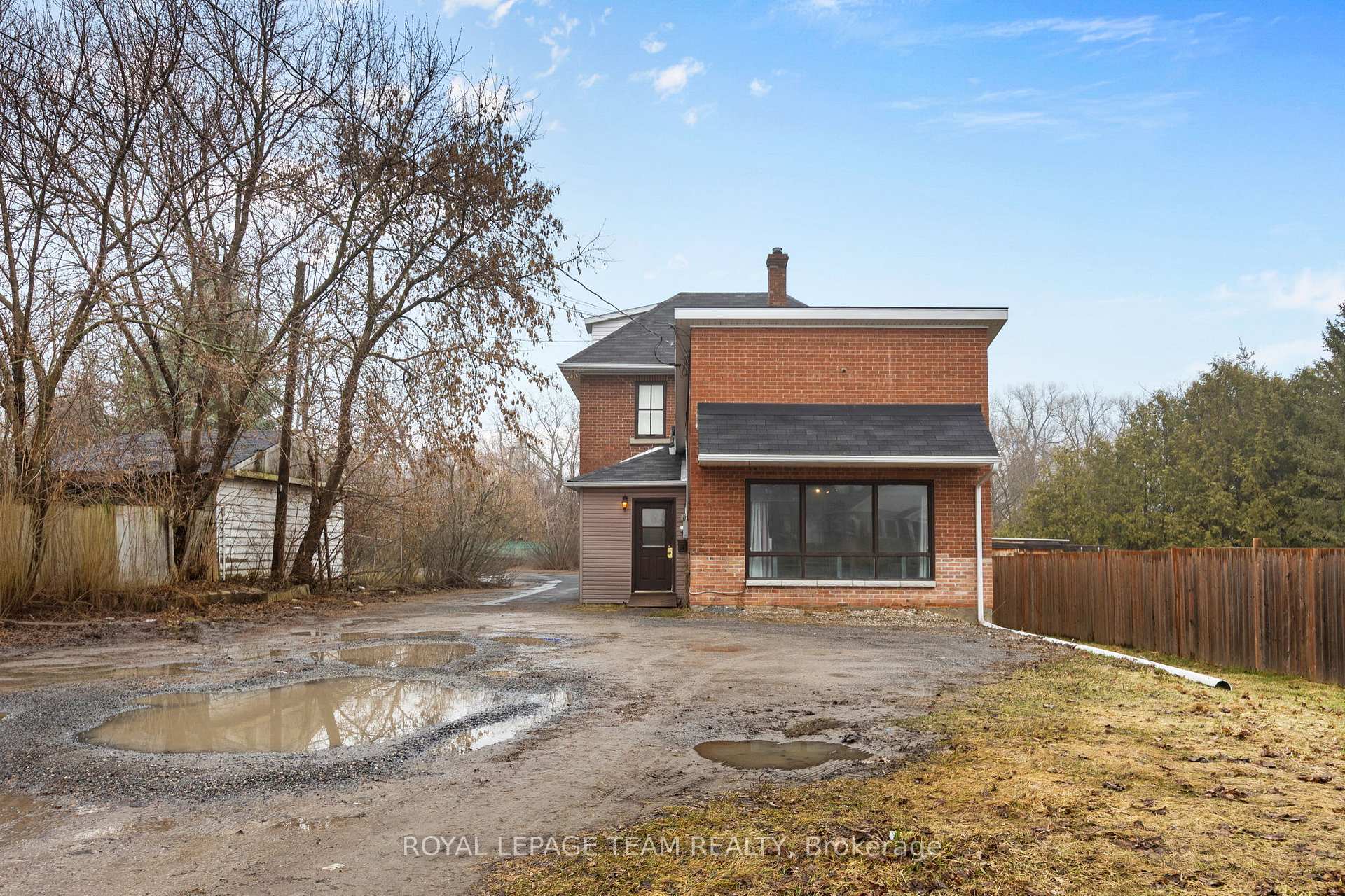 47 Daniel Street S, Arnprior, ON K7S 2L5