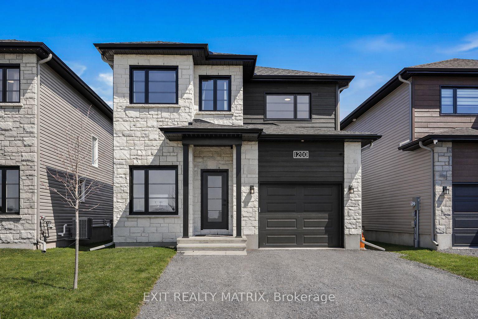 1200 Montblanc Crescent, Russell, ON K0A 1W0
