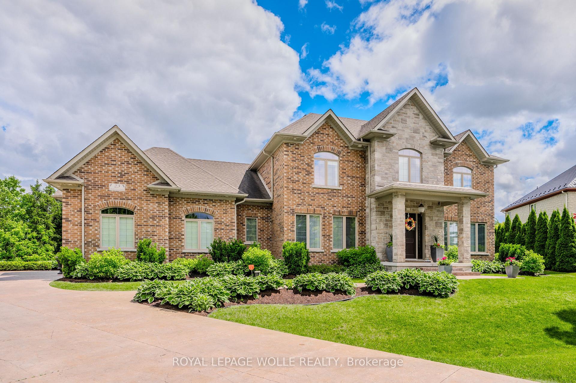 23 Highgrove Court, Cambridge, ON N3H 4R8