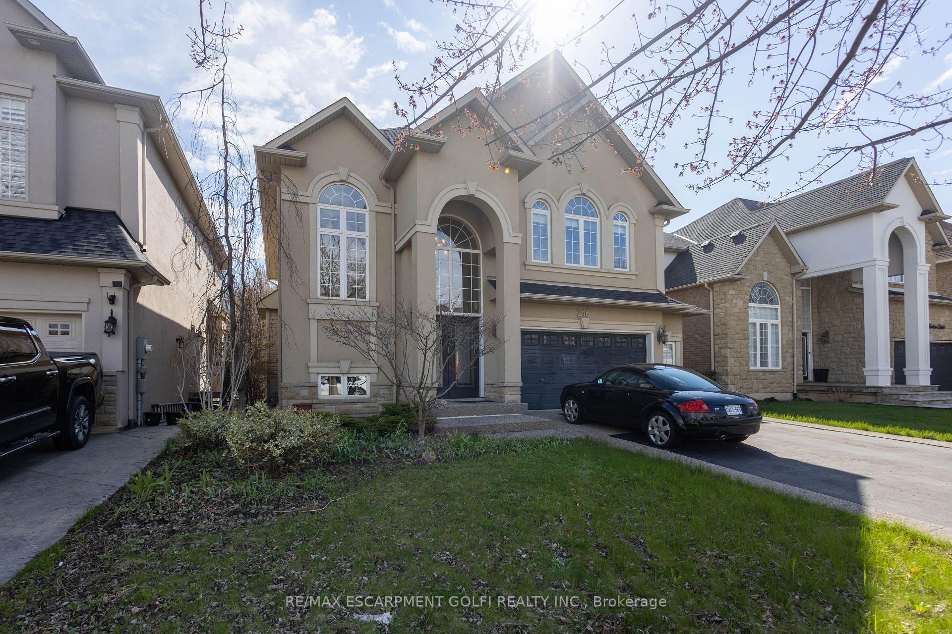 216 Diiorio Circle, Hamilton, ON L9K 1T1