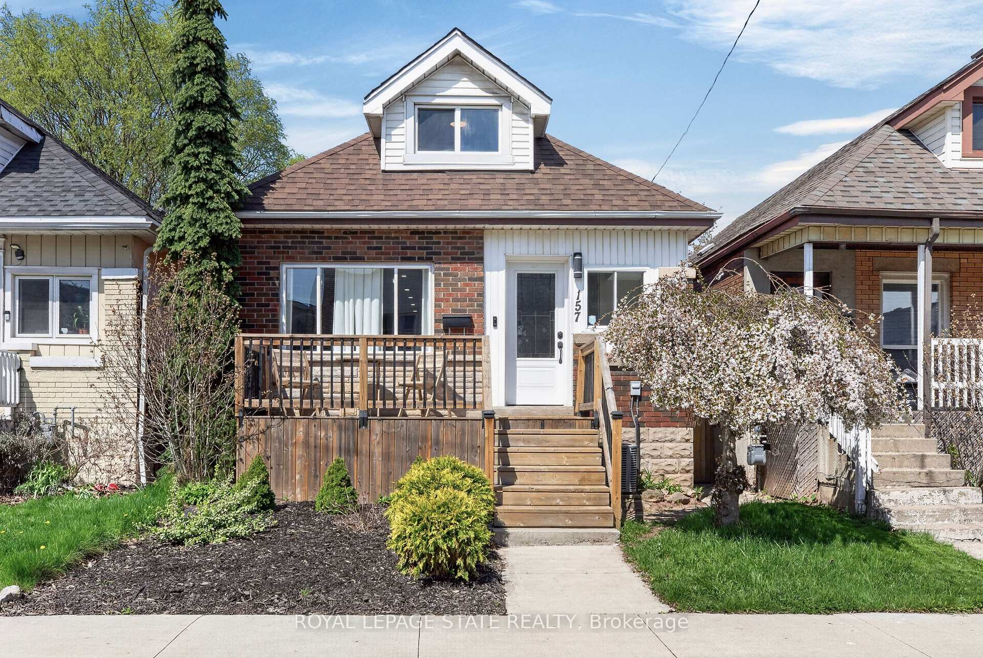 157 Cameron Avenue N, Hamilton, ON L8H 4Z4