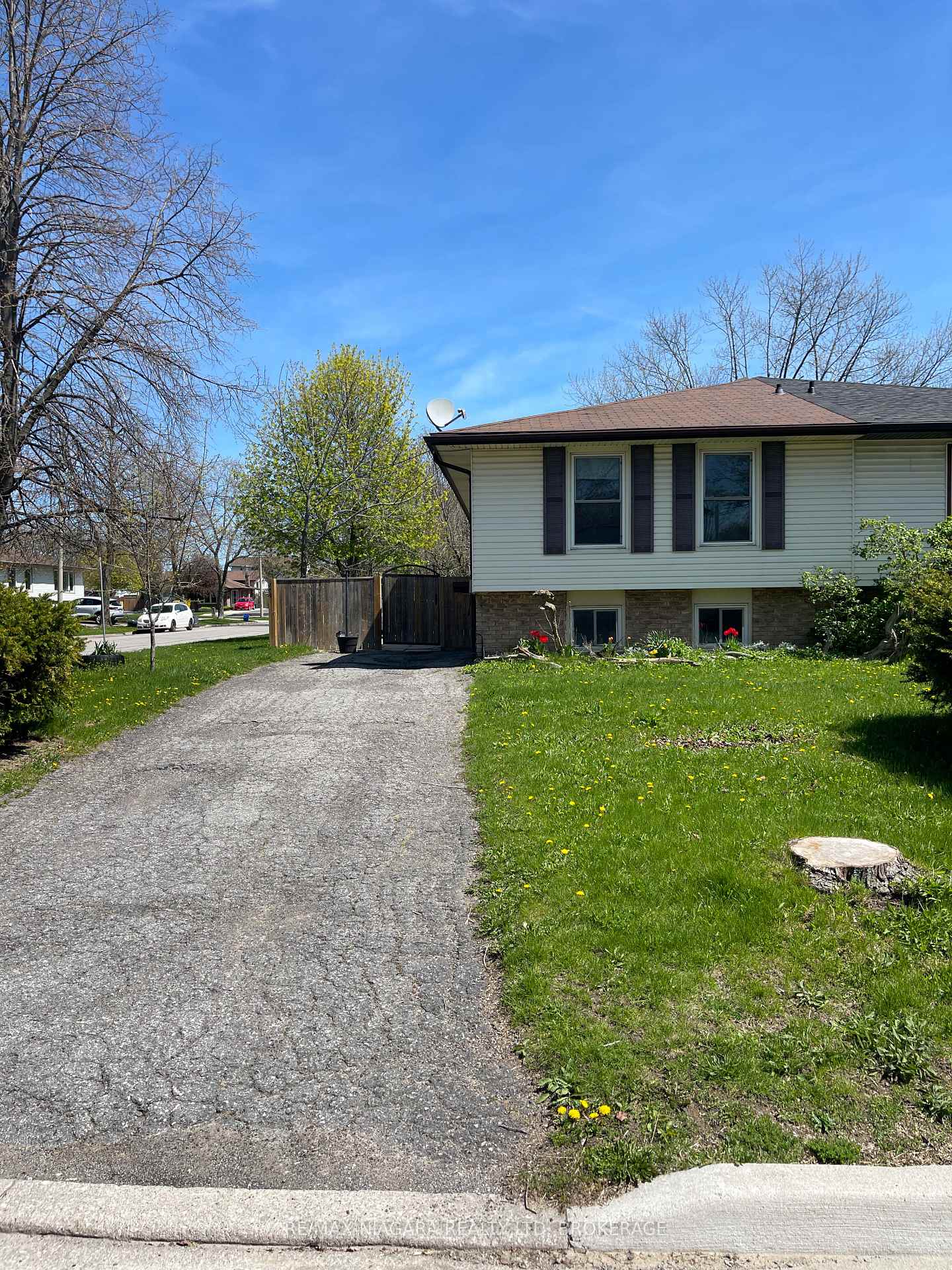 2 BALDWIN Crescent, Thorold, ON L2V 4H5