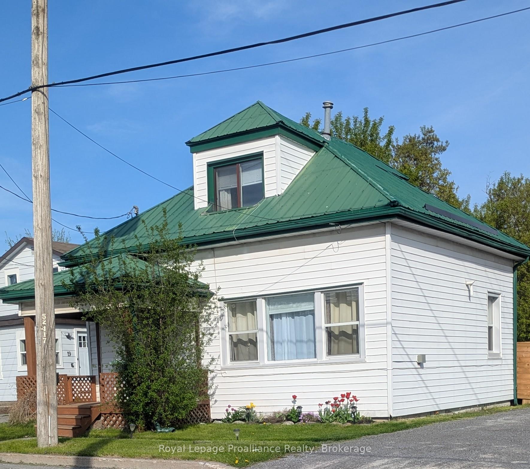 17 Meyers Street, Quinte West, ON K8V 1W5