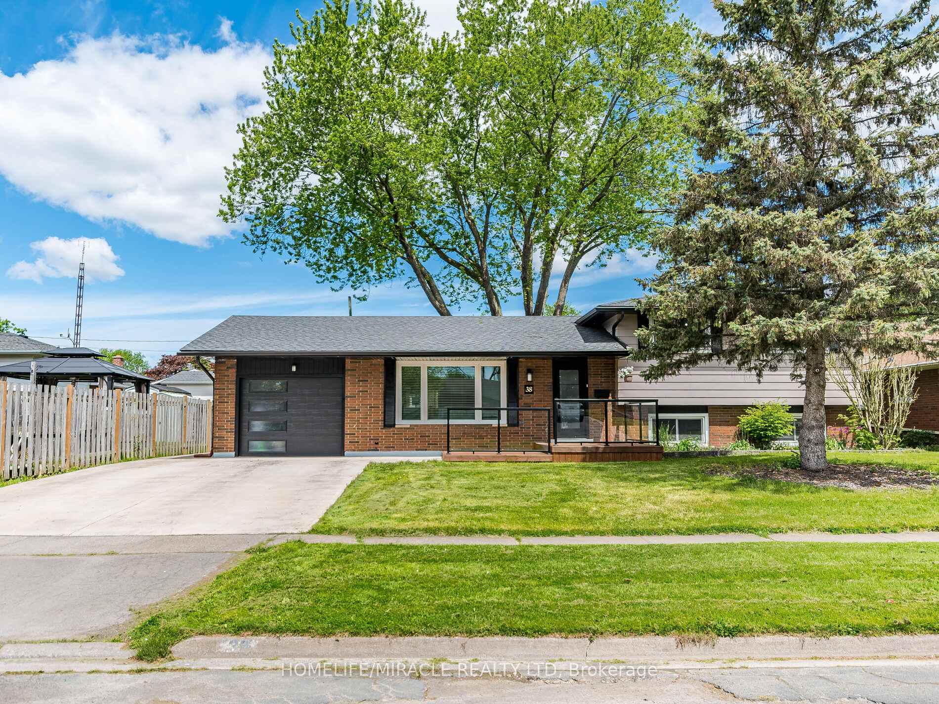 38 Martha Court, Welland, ON L3C 4N2