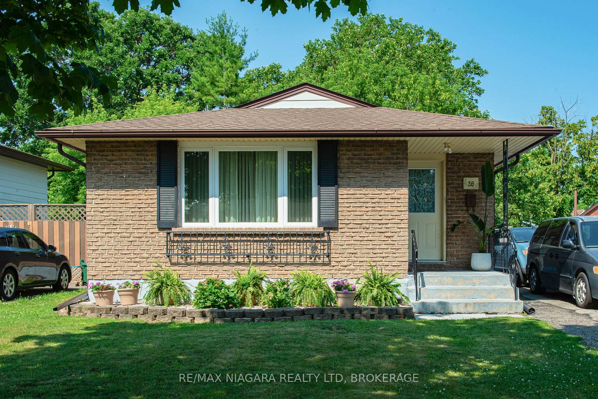 38 Roehampton Drive, St. Catharines, ON L2M 7K7
