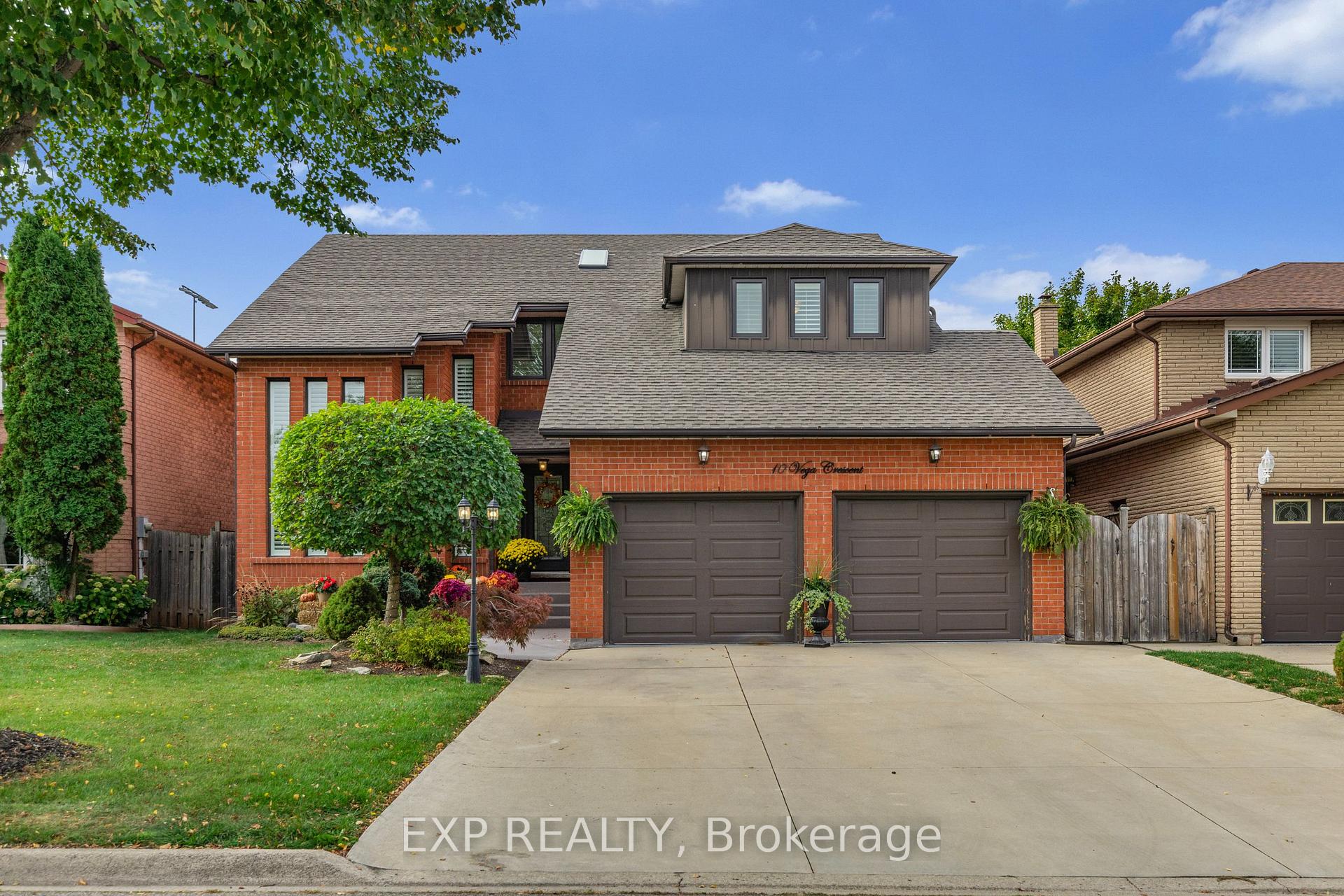 10 Vega Crescent, Hamilton, ON L8E 4S7