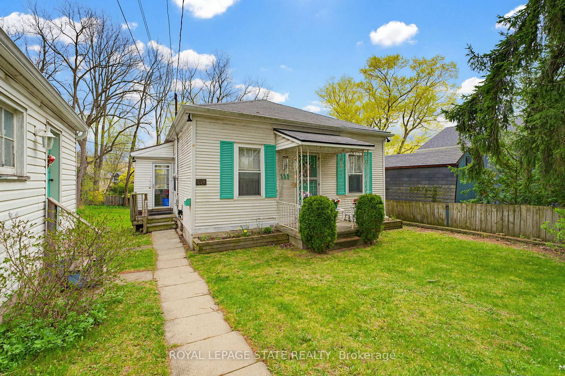 111 Sydenham Street, Hamilton, ON L9H 2V5