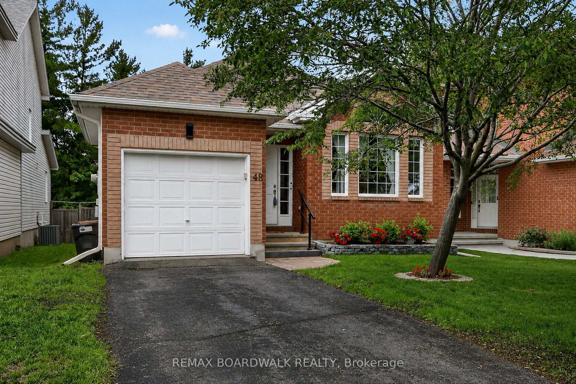 48 Maricona Way, Kanata, ON K2T 1H2