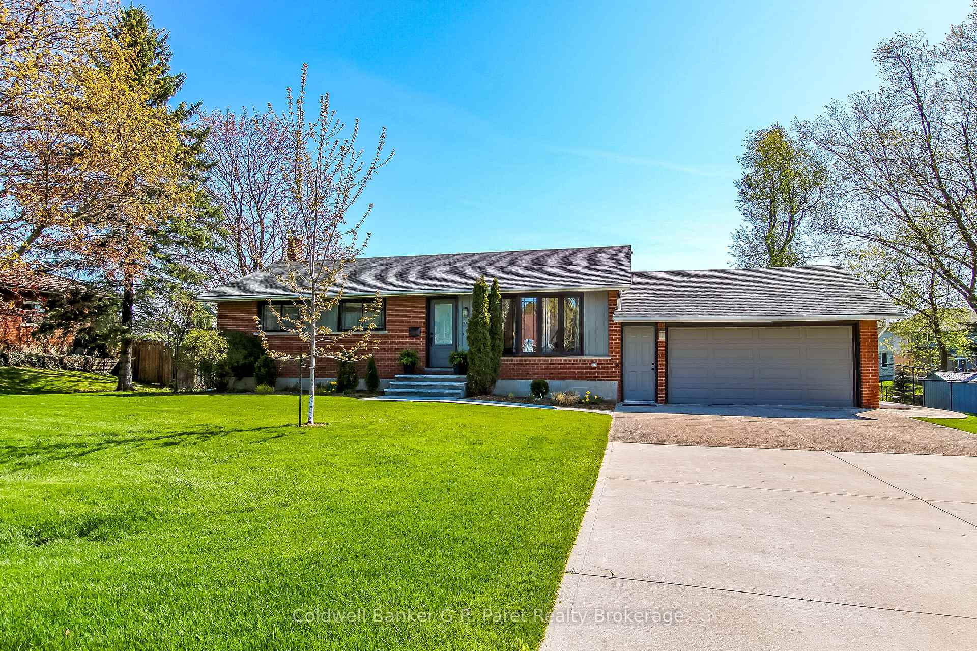 35 Tanager Drive, Tillsonburg, ON N4G 1B1