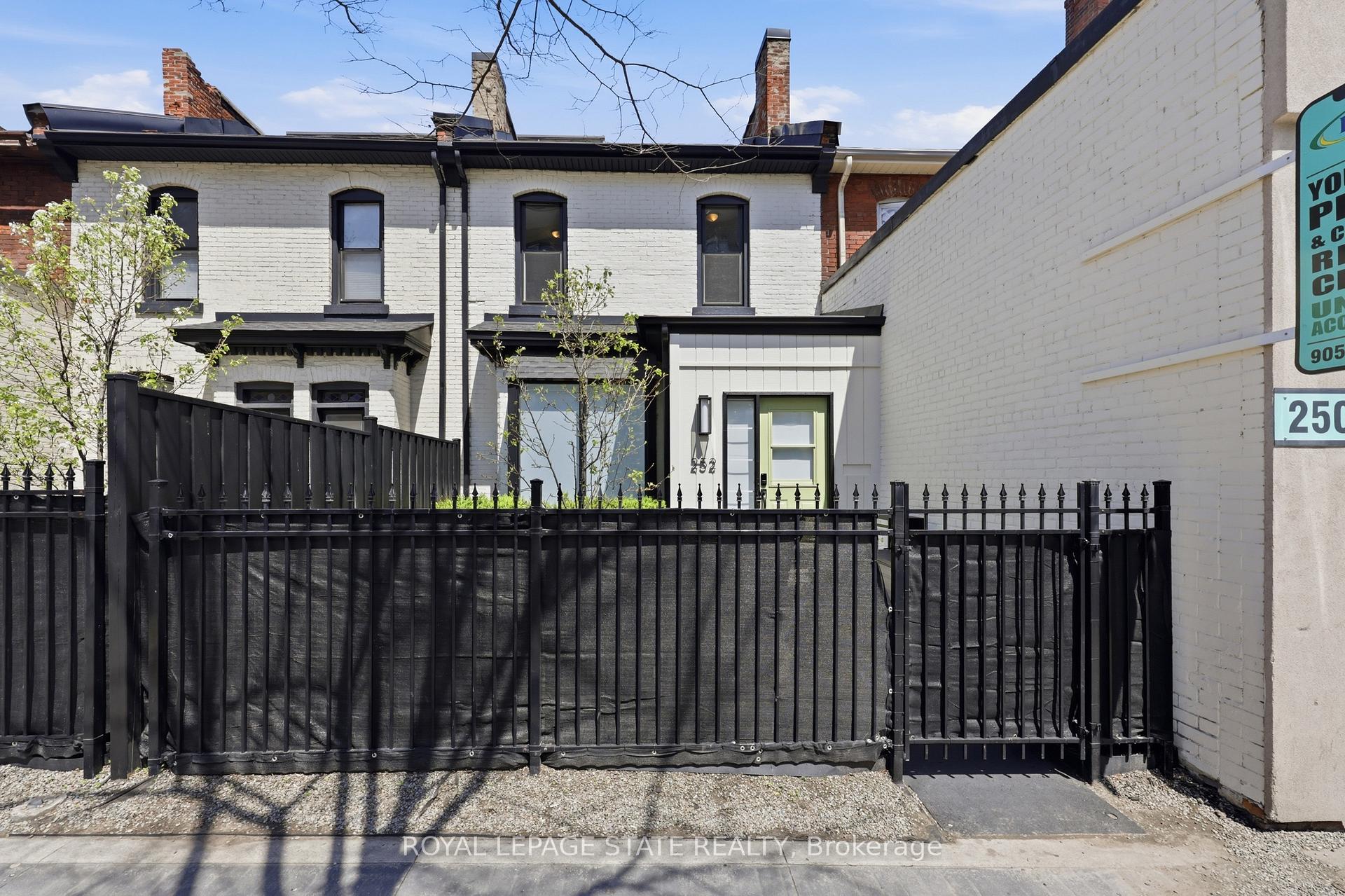 252 King Street W, Hamilton, ON L8P 1A9