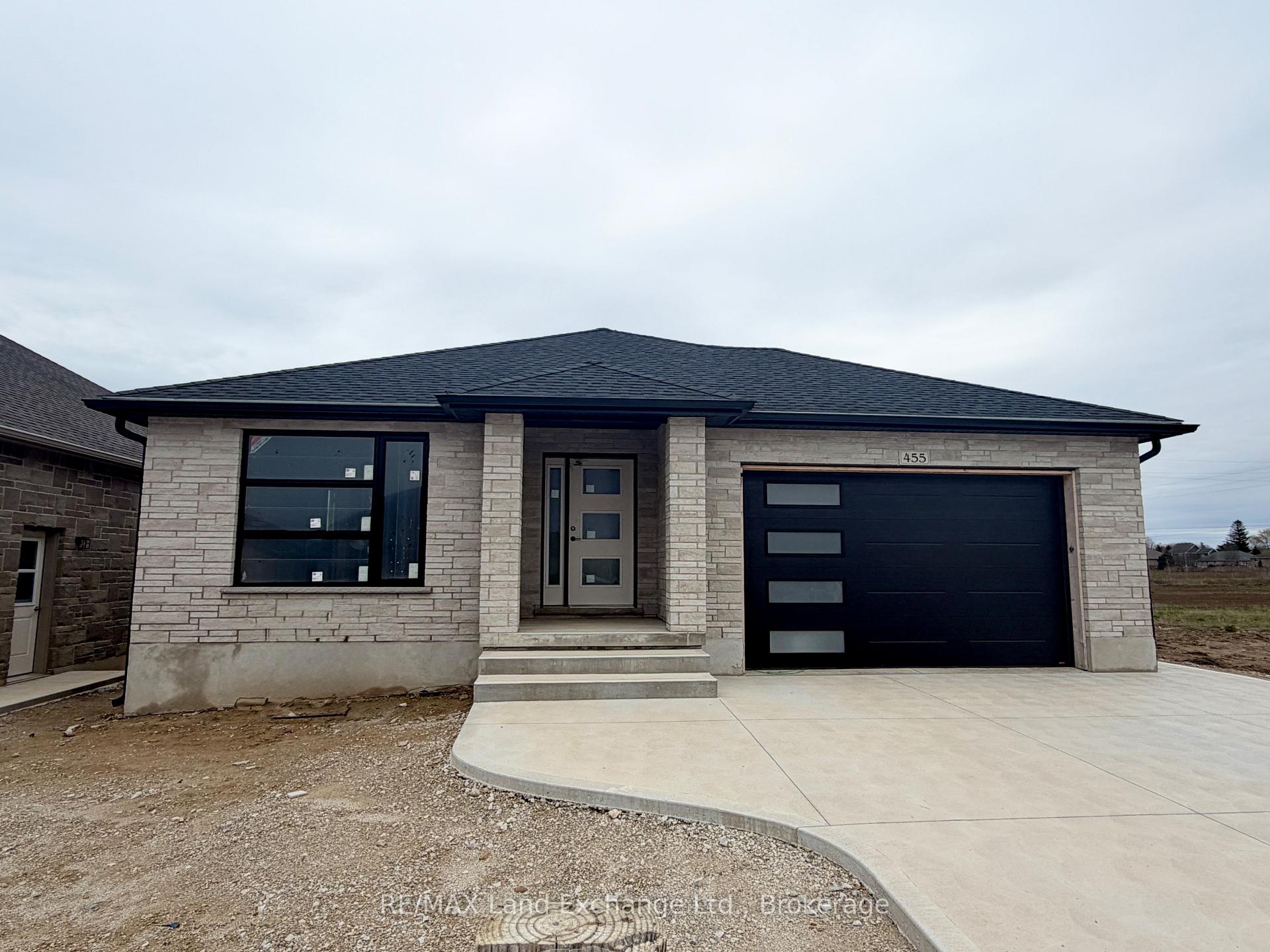 455 Burnside Street, Saugeen Shores, ON N0H 2C3