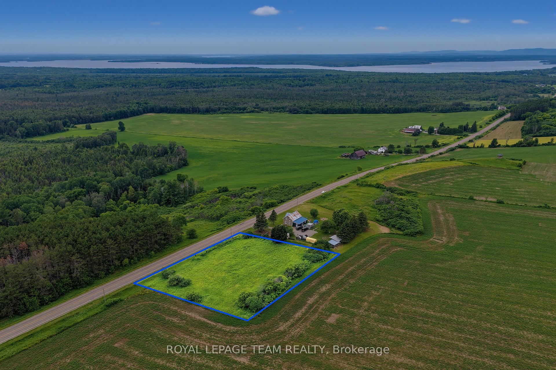 000 LOOKOUT Road, Whitewater Region, ON K0J 2L0